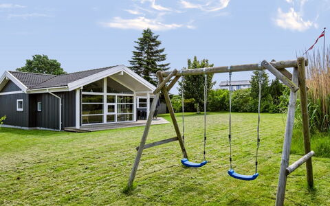 Hedvig - 500M from the Sea: Ombre, Pelouse, Jardin, Batiments Jardin, Cour, Aménagement Paysager, Structure En Plein Air, Siding, Cabanon, Arrière-Cour