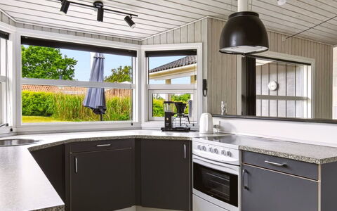 Hedvig - 500M from the Sea: Design Intérieur, Cuisine, Comptoir, Bois, Plafond, Sol, Cabinetry, Appareil De Cuisine, Sol, Meubles