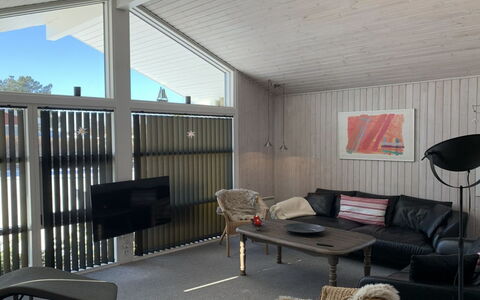 Hedvig - 500M from the Sea: Design Intérieur, Bois, Plafond, Meubles, Sol, Sol, Pièce, Chaise, Salon, Luminaire
