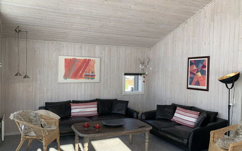 Hedvig - 500M from the Sea: Meubles, Bois, Plafond, Design Intérieur, Sol, Sol, Canapé, Salon, Pièce, Table