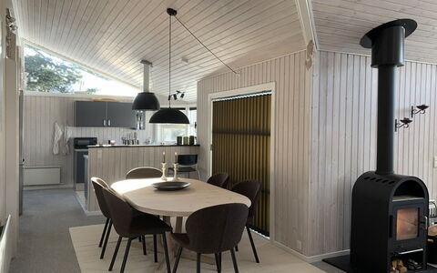 Hedvig - 500M from the Sea: Bois, Plafond, Design Intérieur, Sol, Sol, Luminaire, Pièce, Meubles, Salon, Électroménager