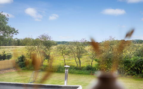 Grimi - 36Km from the Sea: Bleu, Arbuste, Chalet, Couverture De Sol, Jardin, Biens, Ombre, Aménagement Paysager, Ferme, Eco Hôtel