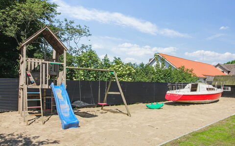 Grimi - 36Km from the Sea: Bleu, Arbuste, Chalet, Couverture De Sol, Jardin, Biens, Ombre, Aménagement Paysager, Ferme, Eco Hôtel