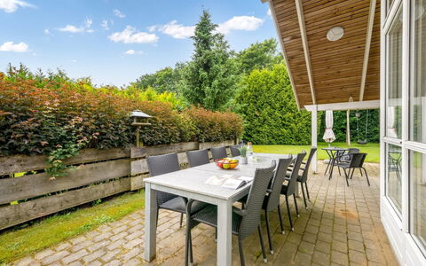 Ljuba - 40Km from the Sea: Jardin, Lot Terre, Domicile, Meubles, Ombre, Mobilier De Jardin, Pelouse, Chaise, Aménagement Paysager, Cour