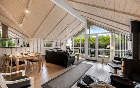 Ljuba - 40Km from the Sea: Bois, Plafond, Domicile, Porte, Design Intérieur, Chalet, Dur, Porche, Plate-Forme, Parquet