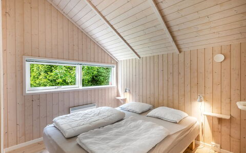 Ljuba - 40Km from the Sea: Bois, Plafond, Design Intérieur, Chambre, Domicile, Pièce, Lit, Literie, Dur, Luminaire