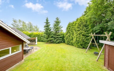 Ljuba - 40Km from the Sea: Arbuste, Jardin, Lot Terre, Pelouse, Chalet, Aménagement Paysager, Cour, Ferme, Biens, Ombre