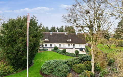 Jolanda: Bleu, Arbuste, Chalet, Couverture De Sol, Jardin, Biens, Ombre, Aménagement Paysager, Ferme, Eco Hôtel