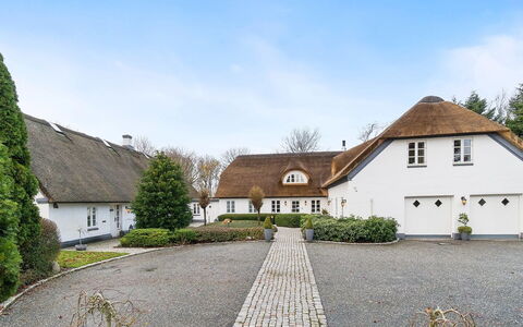 Jolanda: Bleu, Arbuste, Chalet, Couverture De Sol, Jardin, Biens, Ombre, Aménagement Paysager, Ferme, Eco Hôtel
