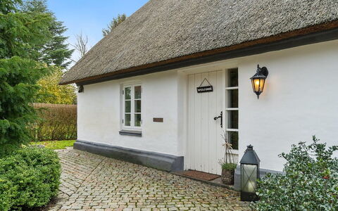 Jolanda: Bleu, Arbuste, Chalet, Couverture De Sol, Jardin, Biens, Ombre, Aménagement Paysager, Ferme, Eco Hôtel