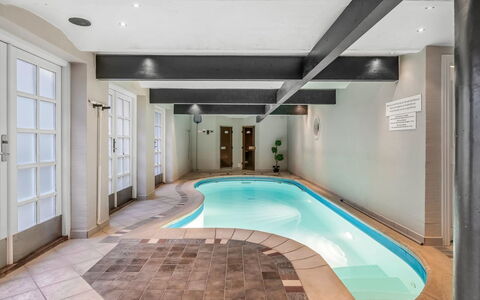 Jolanda: Bleu, Arbuste, Chalet, Couverture De Sol, Jardin, Biens, Ombre, Aménagement Paysager, Ferme, Eco Hôtel