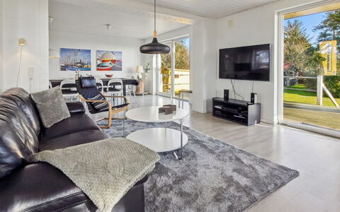 Aave - 5Km from the Sea: Bois, Domicile, Meubles, Plafond, Chalet, Salon, Dur, Chaise, Parquet