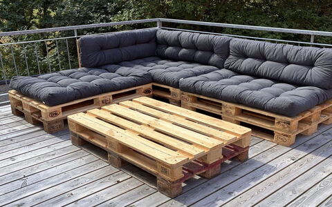 Aave - 5Km from the Sea: Bois, Meubles, Mobilier De Jardin, Sol, Sol, Coussin, Canapé, Dur, Tache De Bois