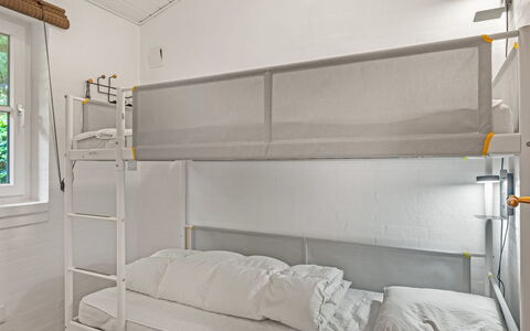 Tabetha - 24Km from the Sea: Lit Superposé, Design Intérieur, Sol, Lit, Chambre, Sol, Éclairage, Meubles, Cadre De Lit, Hôtel
