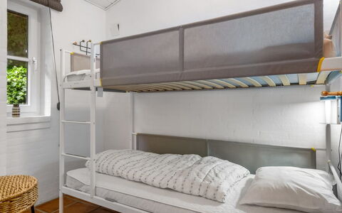 Tabetha - 24Km from the Sea: Lit Superposé, Lit, Chambre, Meubles, Literie, Design Intérieur, Drap De Lit, Sol, Cadre De Lit, Hôtel