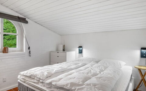 Tabetha - 24Km from the Sea: Chambre, Lit, Bois, Design Intérieur, Plafond, Drap De Lit, Literie, Linge, Sol, Sol