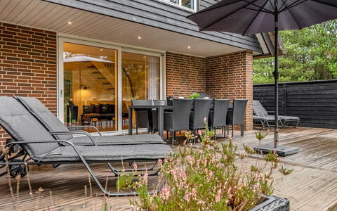 Thomine - 1.5Km from the Sea: Meubles, Mobilier De Jardin, Vaisselle, Table, Drinkware, Chaise, Tableau De Plein Air, Aliments, Bouteille