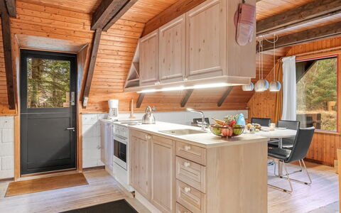 Erhardt - 2Km from the Sea: Bois, Cuisine, Comptoir, Appareil De Cuisine, Dur, Tache De Bois, Cabinetry, Chalet, Plafond, Grenier