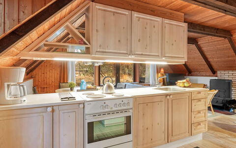Erhardt - 2Km from the Sea: Cuisine, Bois, Sol, Design Intérieur, Plafond, Meubles, Cabinetry, Comptoir, Sol, Appareil De Cuisine