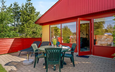Ditta - 150M to the Fjord: Meubles, Mobilier De Jardin, Vaisselle, Table, Drinkware, Chaise, Tableau De Plein Air, Aliments, Bouteille