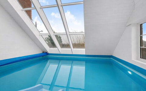 Eweline - 700M from the Sea: Sol, Plafond, Sol, Composite, Piscine, Grenier, Daylighting, Verre, Conception