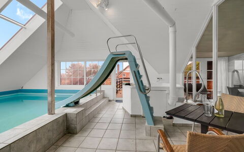 Eweline - 700M from the Sea: Plafond, Sol, Sol, Appartement, Piscine, Daylighting, Grenier, Recours, Conception, Appartement Penthouse
