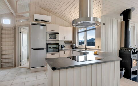 Mine - from the Sea: Cuisine, Plafond, Design Intérieur, Appareil De Cuisine, Sol, Comptoir, Cabinetry, Sol, Électroménager, Luminaire