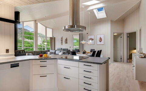 Mine - from the Sea: Cuisine, Comptoir, Design Intérieur, Appareil De Cuisine, Plafond, Sol, Cabinetry, Luminaire, Électroménager, Meubles