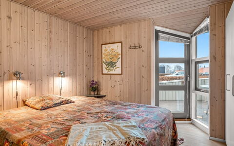 Lien - 100M from the Sea: Bois, Plafond, Design Intérieur, Pièce, Sol, Domicile, Appartement, Dur, Tache De Bois, Luminaire