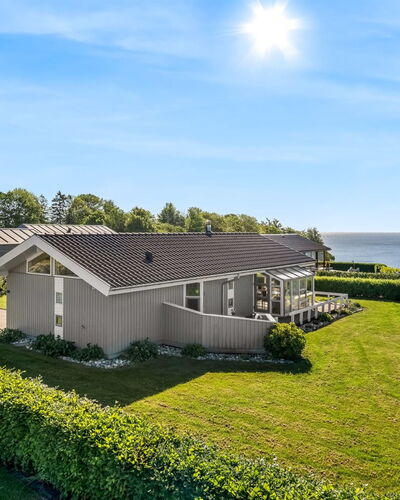 Lien - 100M from the Sea