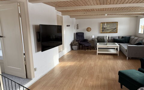 Jorek - 700M from the Sea: Meubles, Sol, Design Intérieur, Sol, Parquet, Bois, Canapé, Salon, Plafond, Revêtement De Sol Stratifié