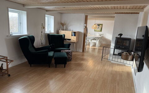 Jorek - 700M from the Sea: Sol, Sol, Parquet, Bois, Meubles, Design Intérieur, Revêtement De Sol Stratifié, Domicile, Salon, Chaise