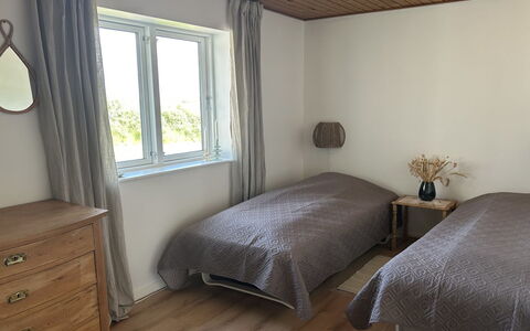 Jorek - 700M from the Sea: Lit, Chambre, Meubles, Sol, Drap De Lit, Literie, Sol, Bois, Design Intérieur, Linge