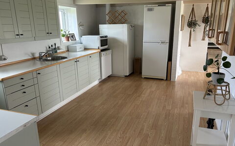 Jorek - 700M from the Sea: Sol, Sol, Bois, Meubles, Design Intérieur, Parquet, Cabinetry, Revêtement De Sol Stratifié, Comptoir, Cuisine