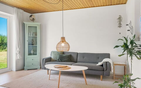 Jorek - 700M from the Sea: Meubles, Sol, Bois, Design Intérieur, Sol, Table, Parquet, Salon, Domicile, Éclairage