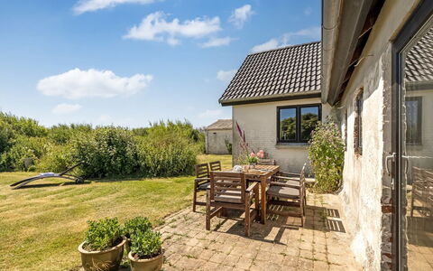 Jorek - 700M from the Sea: Ciel, Domicile, Chalet, Lot Terre, Zone Rurale, Porte, Biens, Ferme, Arrière-Cour, Aménagement Paysager