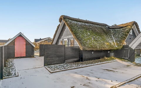 Oskar - 300M from the Sea: Meubles, Design Intérieur, Bois, Plafond, Sol, Sol, Parquet, Table Cuisine Et Salle A Manger, Table, Luminaire