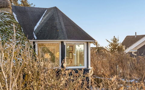 Oskar - 300M from the Sea: Meubles, Design Intérieur, Bois, Plafond, Sol, Sol, Parquet, Table Cuisine Et Salle A Manger, Table, Luminaire