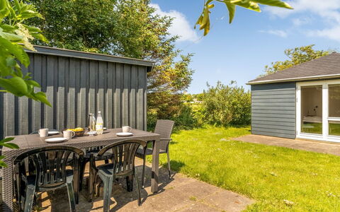 Vilvi - 250M to the Fjord: Herbe, Lot Terre, Couverture De Sol, Jardin, Pelouse, Chalet, Batiments Jardin, Cour, Arrière-Cour, Siding