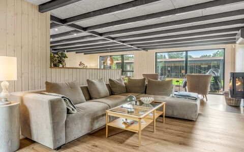 Diuri - 500M to the Fjord: Sol, Bois, Sol, Parquet, Design Intérieur, Plafond, Meubles, Canapé, Salon, Dur