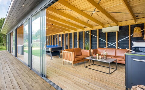 Diuri - 500M to the Fjord: Bois, Sol, Dur, Parquet, Porche, Planche, Plate-Forme, Tache De Bois, Ombre, Eco Hôtel