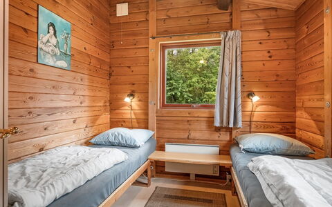 Engelbertine - 800M to the Fjord: Bleu, Arbuste, Chalet, Couverture De Sol, Jardin, Biens, Ombre, Aménagement Paysager, Ferme, Eco Hôtel