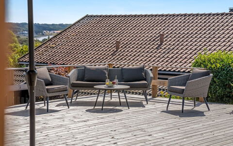 Finelly - 350M from the Sea: Sol, Sol, Plafond, Design Intérieur, Comptoir, Cuisine, Cabinetry, Pièce, Principaux Appliance, Luminaire