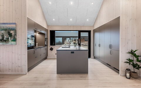Gustaf - 800M from the Sea: Bois, Plafond, Design Intérieur, Sol, Cuisine, Sol, Domicile, Luminaire, Meubles, Pièce