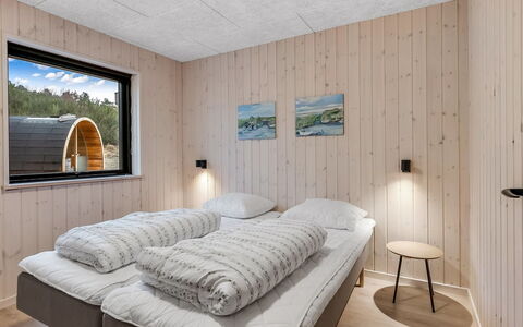 Gustaf - 800M from the Sea: Bois, Chambre, Lit, Literie, Drap De Lit, Cadre De Lit, Gelé, Dur, L'Hiver, Tache De Bois