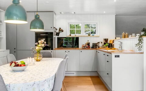 Bengta - from the Sea: Cuisine, Appareil De Cuisine, Comptoir, Design Intérieur, Sol, Principaux Appliance, Meubles, Bois, Cabinetry, Plafond
