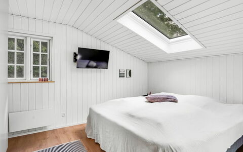 Bengta - from the Sea: Bois, Plafond, Design Intérieur, Sol, Sol, Chambre, Domicile, Lit, Pièce, Literie