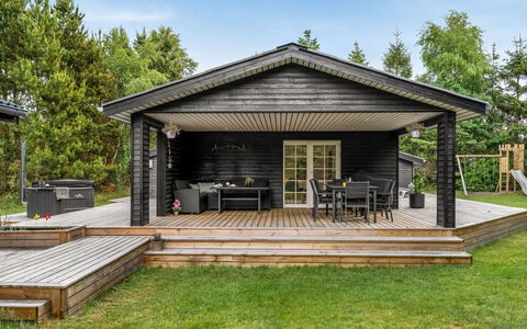 Bengta - from the Sea: Bois, Chalet, Toit, Batiments Jardin, Siding, Porche, Cabane En Rondins, Plate-Forme, Cabanon, Structure En Plein Air