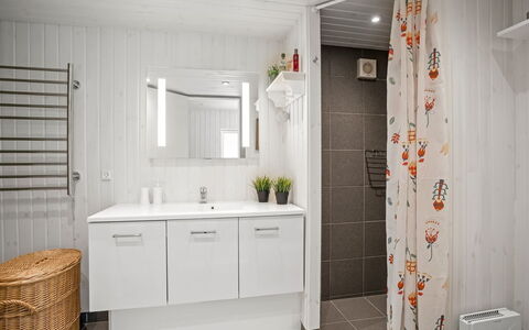 Nanne - from the Sea: Sol, Design Intérieur, Sol, Luminaire Plomberie, Armoire De Toilette, Évier, Lavabo, Plomberie, Cabinetry, Pièce