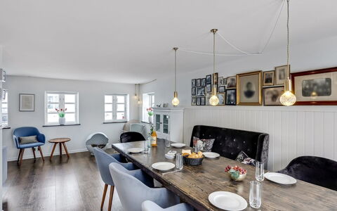 Domi - 200M from the Sea: Meubles, Design Intérieur, Mur, Sol, Plafond, Bois, Luminaire, Table, Salle À Manger, Sol